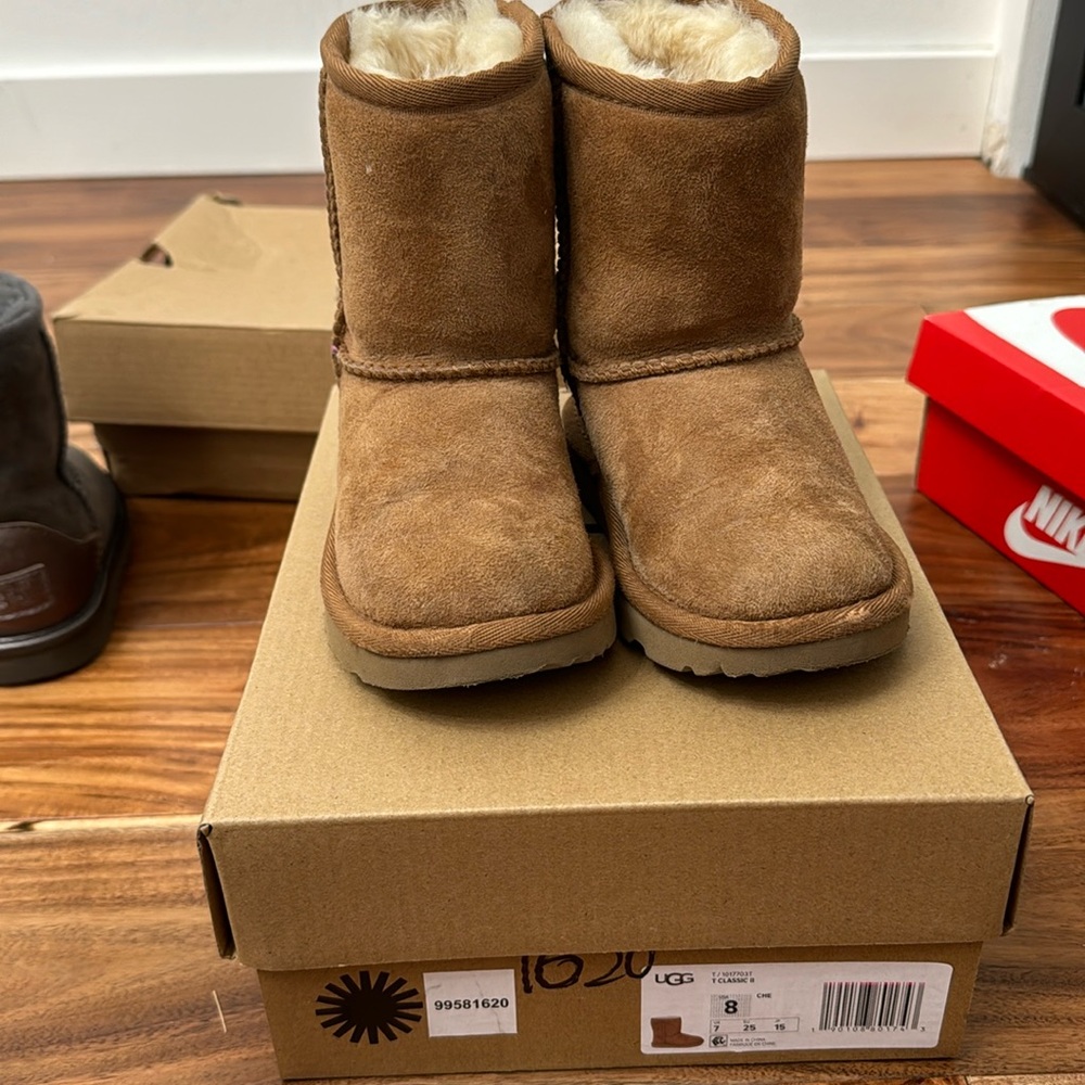 Toddler size US 8 chestnut Uggs. Good condition